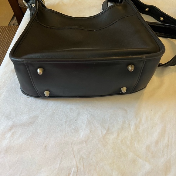 Elegant Black Shoulder Bag Coach - Picture 3 of 10